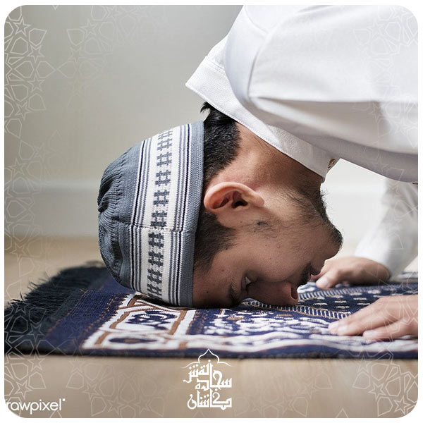 نماز روی سجاده فرش یا فرش سجاده ای